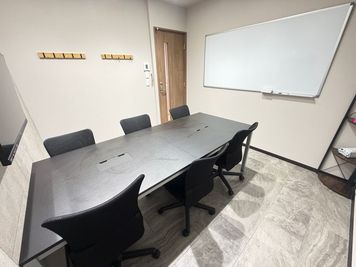 いいオフィス西船橋 6名会議室（Room B）の室内の写真