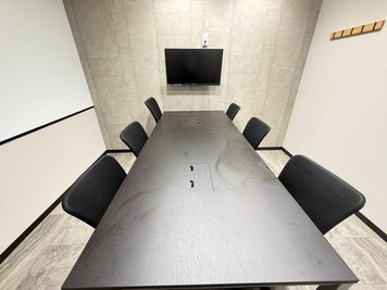 いいオフィス西船橋 6名会議室（Room B）の室内の写真