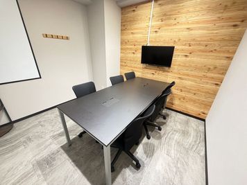 【西船橋駅から徒歩1分】モニター・フリードリンク付き6名会議室（Room C） - いいオフィス西船橋