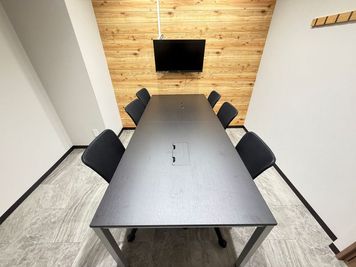 いいオフィス西船橋 6名会議室（Room C）の室内の写真