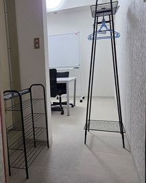 出入口に靴置きがありますのでお使い下さい。 - ニューリド302 ニューリド南浦和302　貸し会議室の室内の写真