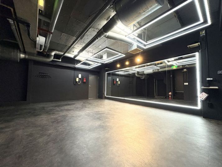 Ast - BUZZ横浜東口レンタルスタジオ 