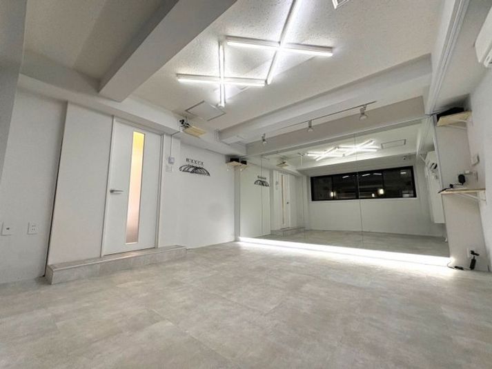 Dst - BUZZ横浜東口レンタルスタジオ 