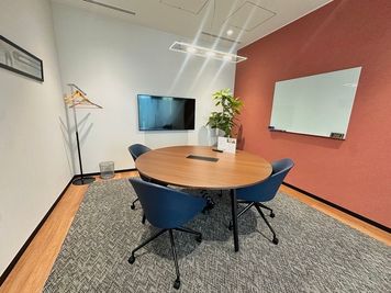 Regus 会議室｜高速Wi-Fi完備の落ち着いたビジネス空間 - リージャス会議室 名古屋伏見Kフロンティア