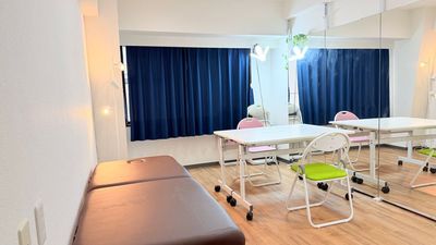 Ohana新大阪★女性セミナー向き★壁一面鏡＆撮影用照明あり MAHALO/全曜日同一料金の室内の写真