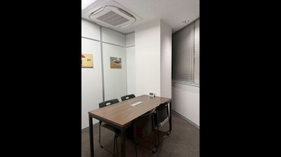 4人用のコンパクトなお部屋です。空調完備。 - 恵比寿ライズオフィス 恵比寿ライズオフィス会議室の室内の写真