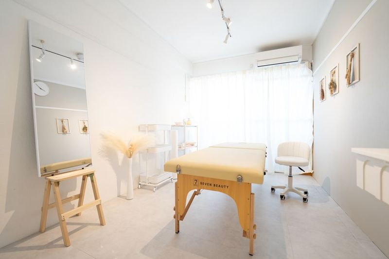 セラピストのための白いサロン - 吉祥寺レンタルサロンdiporta 吉祥寺3分レンタルサロンdiportaの室内の写真