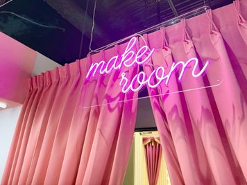 豪華なメイクルーム完備 - 世界アイドル共和国 WORLD DREAM STAGE 世界アイドル共和国 DREAMING STUDIOの設備の写真