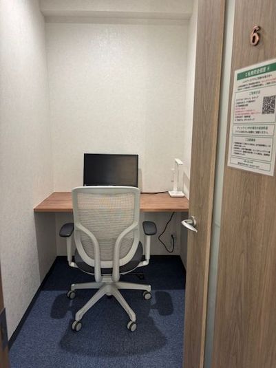２４時間３６５日利用可能　Wi-Fi完備680Mpbs　動画もらくらく - IDEABOXシェアオフィス＆カフェ レンタルスペース１人用完全個室⑥の室内の写真