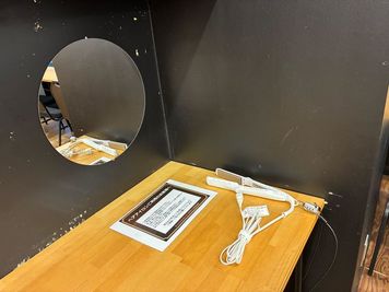 KINUJOのヘアアイロンもご利用いただけます。 - アットビジネスセンターサテライト渋谷宇田川 406号室（楽屋利用おすすめ・イベントルーム・多目的スペース）の室内の写真