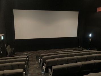 【ユナイテッド・シネマとしまえん｜SC1｜93席】映画館が貸切できます！企業イベントから個人利用まで幅広く対応！ - ユナイテッド・シネマとしまえん