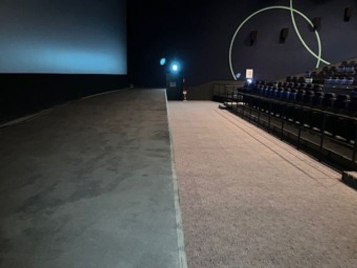 スクリーン8 - ユナイテッド・シネマ春日部