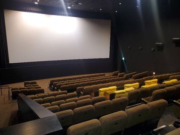 【シネプレックス幸手｜SC2｜265席】映画館が貸切できます！企業イベントから個人利用まで幅広く対応！ - シネプレックス幸手