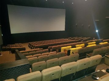 【シネプレックス幸手｜SC3｜286席】映画館が貸切できます！企業イベントから個人利用まで幅広く対応！ - シネプレックス幸手