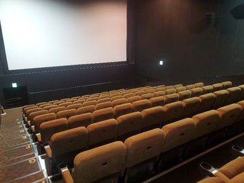 【シネプレックス幸手｜SC7｜125席】映画館が貸切できます！企業イベントから個人利用まで幅広く対応！ - シネプレックス幸手