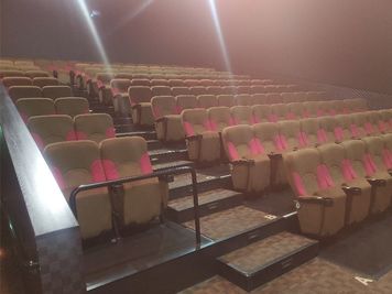 シネプレックス幸手 スクリーン8の室内の写真