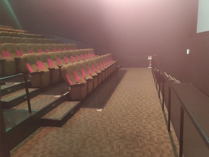 スクリーン8 - シネプレックス幸手