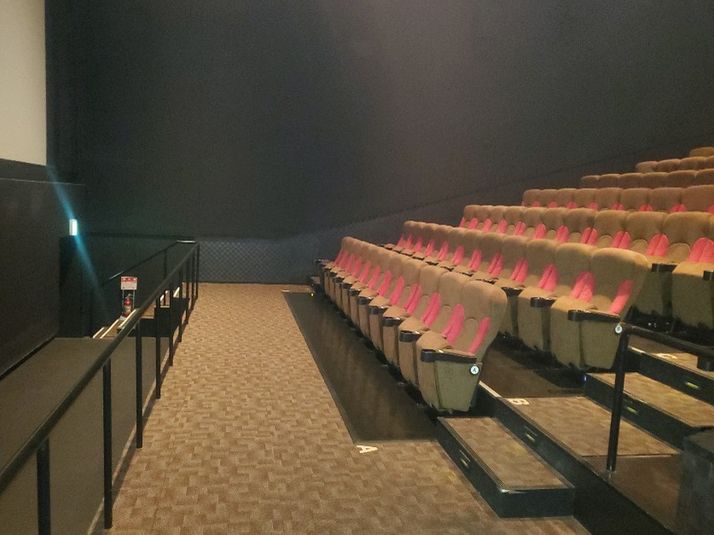 スクリーン9 - シネプレックス幸手