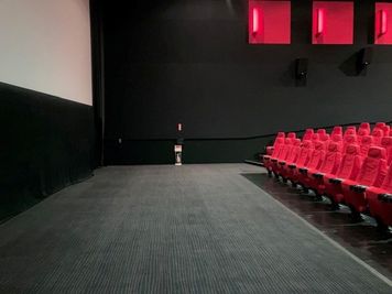 ユナイテッド・シネマ ウニクス上里 スクリーン4の室内の写真