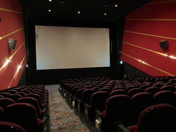 【シネプレックス平塚｜SC1｜170席】映画館が貸切できます！企業イベントから個人利用まで幅広く対応！ - シネプレックス平塚
