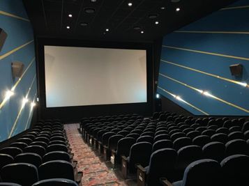 【シネプレックス平塚｜SC2｜207席】映画館が貸切できます！企業イベントから個人利用まで幅広く対応！ - シネプレックス平塚