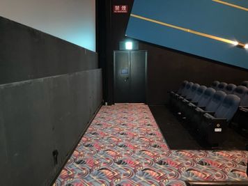 シネプレックス平塚 スクリーン4の室内の写真