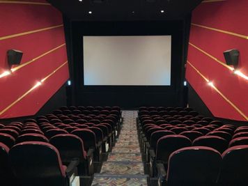 【シネプレックス平塚｜SC5｜158席】映画館が貸切できます！企業イベントから個人利用まで幅広く対応！ - シネプレックス平塚
