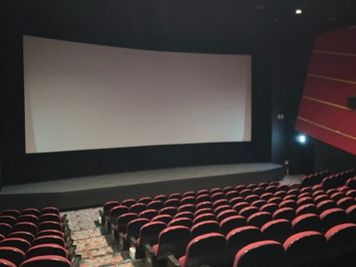【シネプレックス平塚｜SC7｜252席】映画館が貸切できます！企業イベントから個人利用まで幅広く対応！ - シネプレックス平塚