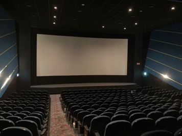 【シネプレックス平塚｜SC8｜375席】映画館が貸切できます！企業イベントから個人利用まで幅広く対応！ - シネプレックス平塚