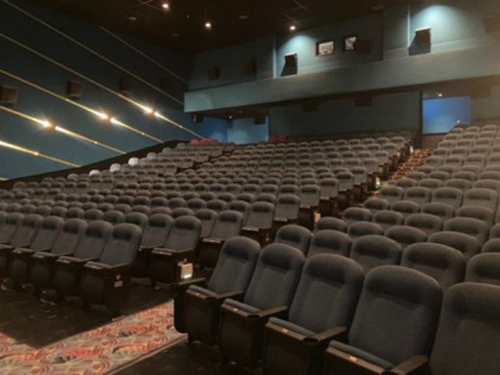 スクリーン8 - シネプレックス平塚