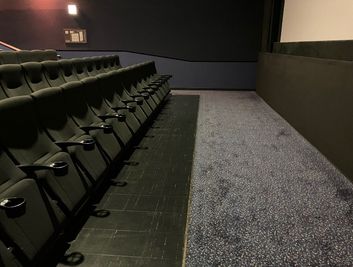 ローソン・ユナイテッドシネマ 長崎 スクリーン8の室内の写真