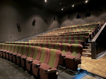 ローソン・ユナイテッドシネマ岡崎 スクリーン2の室内の写真