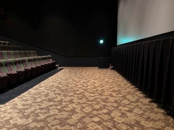 ローソン・ユナイテッドシネマ岡崎 スクリーン4の室内の写真