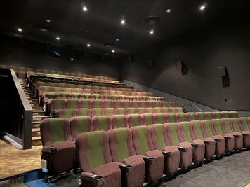 ローソン・ユナイテッドシネマ岡崎 スクリーン6の室内の写真