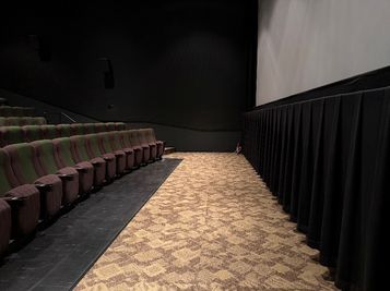 ローソン・ユナイテッドシネマ岡崎 スクリーン6の室内の写真