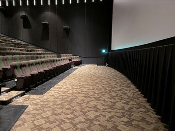 ローソン・ユナイテッドシネマ岡崎 スクリーン8の室内の写真
