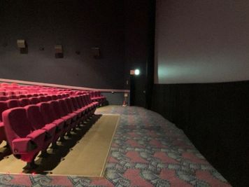 ユナイテッド・シネマ大津 スクリーン4の室内の写真