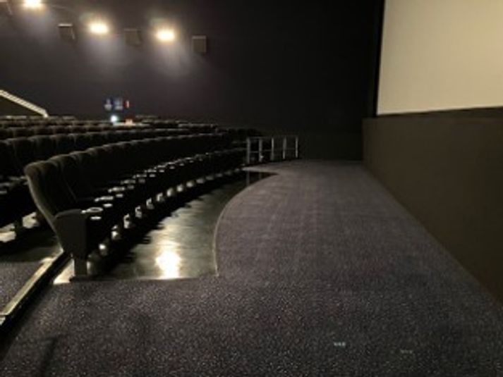 スクリーン1 - ユナイテッド・シネマ岸和田