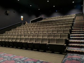 ユナイテッド・シネマ金沢 スクリーン8の室内の写真