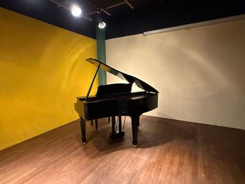 ジーラソーレミュージック＋カフェの室内の写真