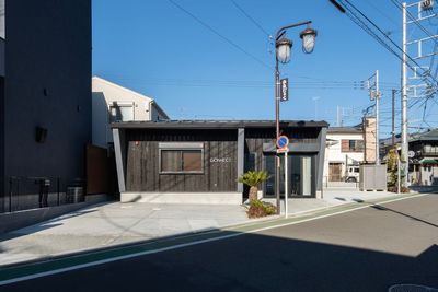 道路から見た外観 - レンタルスペース　CONNECT　秦野 多目的用途に対応のレンタルスペースの外観の写真