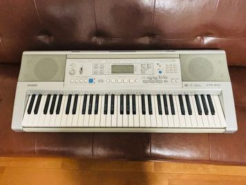 電子ピアノもご用意しております♪
ご自由にご利用くださいませ。 - 【東門街】ワールドワイド神戸 ワールドワイド神戸【東門街】∼Worldwide KOBE の室内の写真