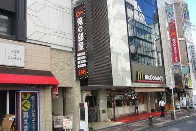 インスタント会議室 横浜店 【4名用】少人数向け会議室の室内の写真