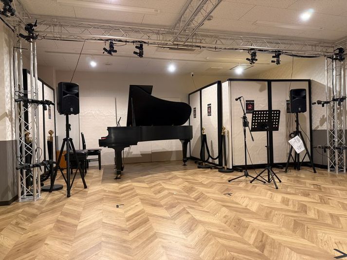 グランドピアノ利用プラン（COMOL音楽サロン・着席最大30名） - COMOL 千舟町 松山