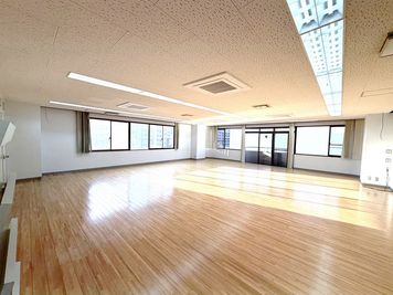 全面フローリング116㎡ - 平塚 レンタルスタジオ Shore 🎊NEWオープン🎊　平塚 レンタルスタジオ Shoreの室内の写真