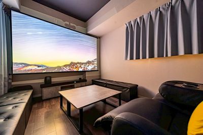 NEW🎊最大16名🉐ﾌﾟﾛｼﾞｪｸﾀ📽️映画🐈‍⬛デート💓ゲーム🎮女子会💗推し活🌟Cinema大阪梅田 - Cinema大阪梅田
