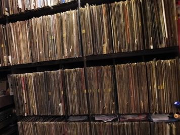レコード棚 - サムライ会議室 貸切フロア(5階)の室内の写真