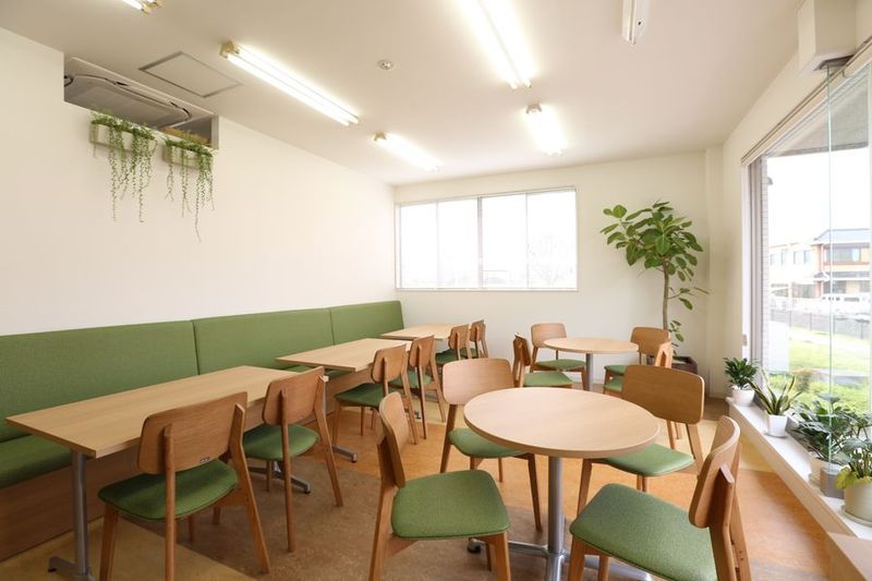 「富士市中心部｜駐車場15台完備。女性向け専門レンタルスペース」 - ポラリスビル