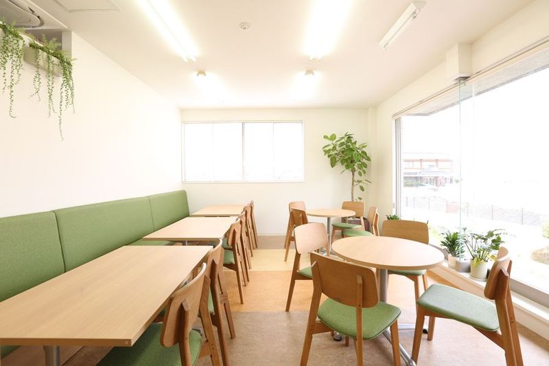 「富士市中心部｜駐車場15台完備。女性向け専門レンタルスペース」 - ポラリスビル