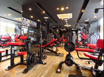 POWERHOUSE GYM SAPPORO,JAPAN 【地下鉄駅徒歩1分】器具充実トレーニングジムレンタルの室内の写真